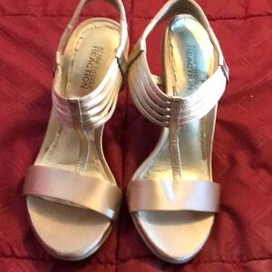 Kenneth Cole Size 5 Gold Heels
